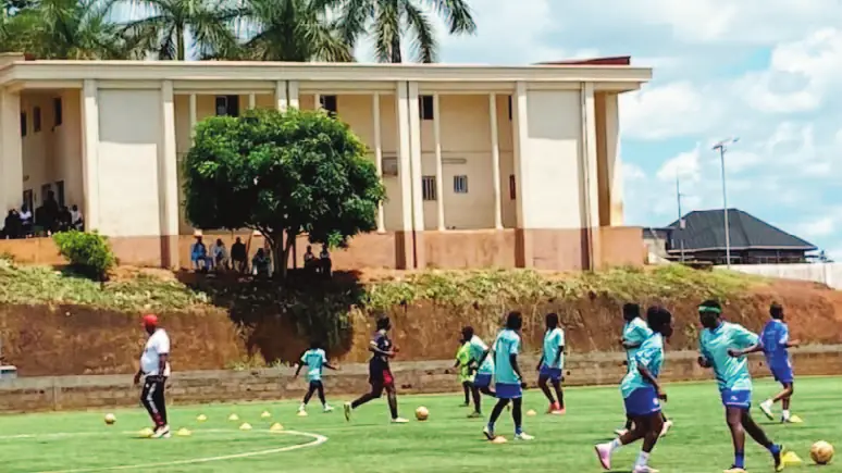 Les joueuses de Lekié FF à l’entraînement sur la pelouse du Centre technique d’Odza.