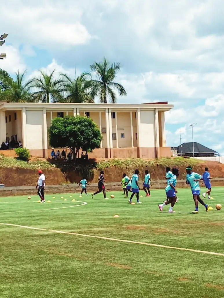 Les joueuses de Lekié FF à l’entraînement sur la pelouse du Centre technique d’Odza.