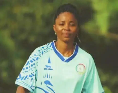 Portrait de Nchout Ajara Njoya, maillot turquoise de Lekié FF.