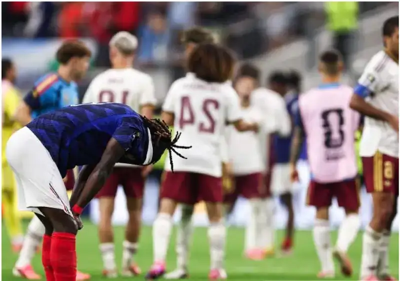 Olise en échec, Mbappé et Dembélé impuissants : les Bleus quittent le Mondial en demi-finale.