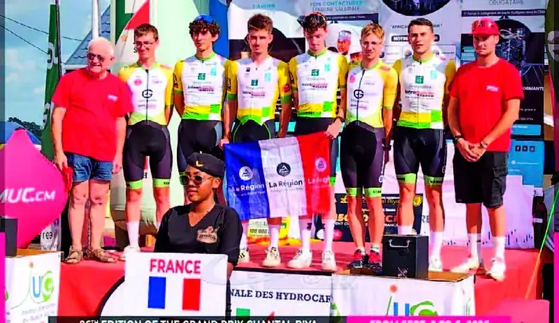 Le podium du prologue, dominé par les coureurs étrangers.