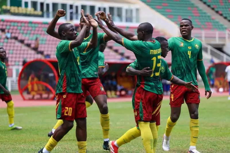 Les Lionceaux indomptables U20 célèbrent un but face au Gabon au stade d’Olembé.