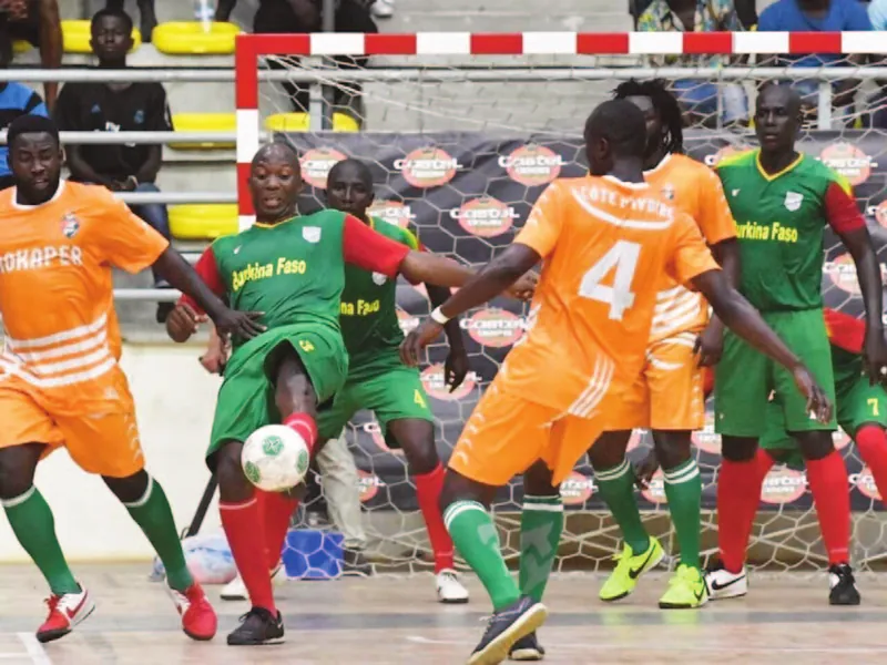 Action de jeu de maracana au gymnase de Japoma.