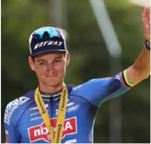 Mathieu van der Poel s'est offert la 21e et dernière étape à Paris.