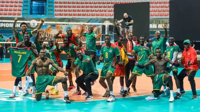 Les Lions indomptables du volleyball célèbrent leur qualification pour la finale du Championnat d’Afrique à Tunis.